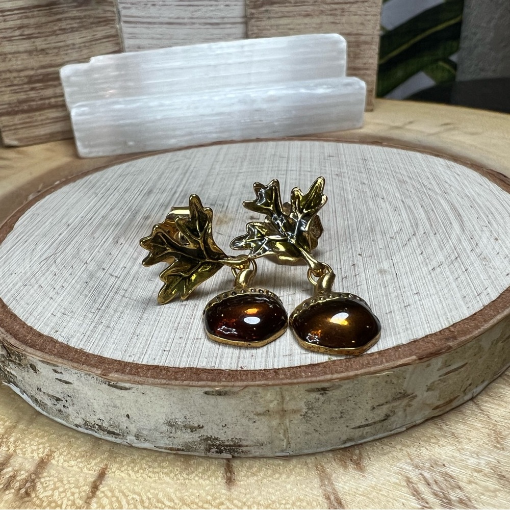VTG| Acorn Avon Earrings 🍂 - Picture 5 of 10